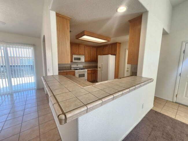 Building Photo - Great Home Near Downtown 29 Palms