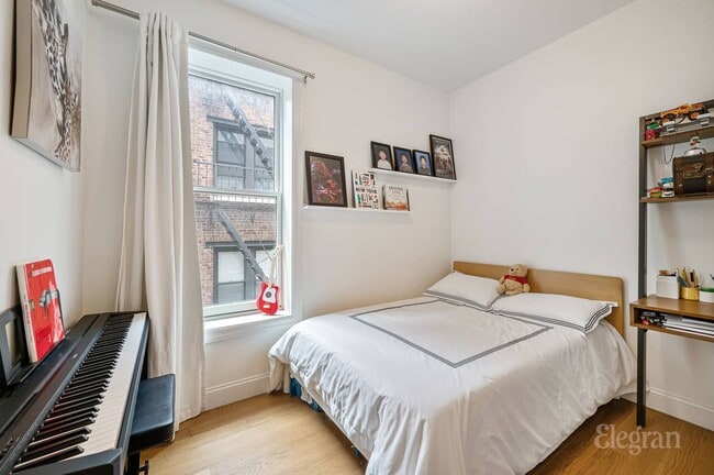 Building Photo - 539 4th St