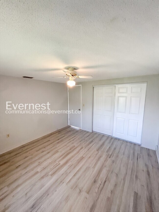 Building Photo - 7810 Cayuga Dr