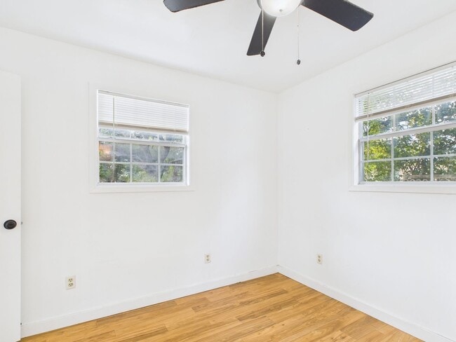 Building Photo - Cozy Guest House