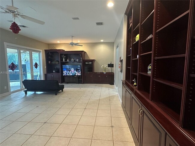 Building Photo - 15335 SW 80th Ave