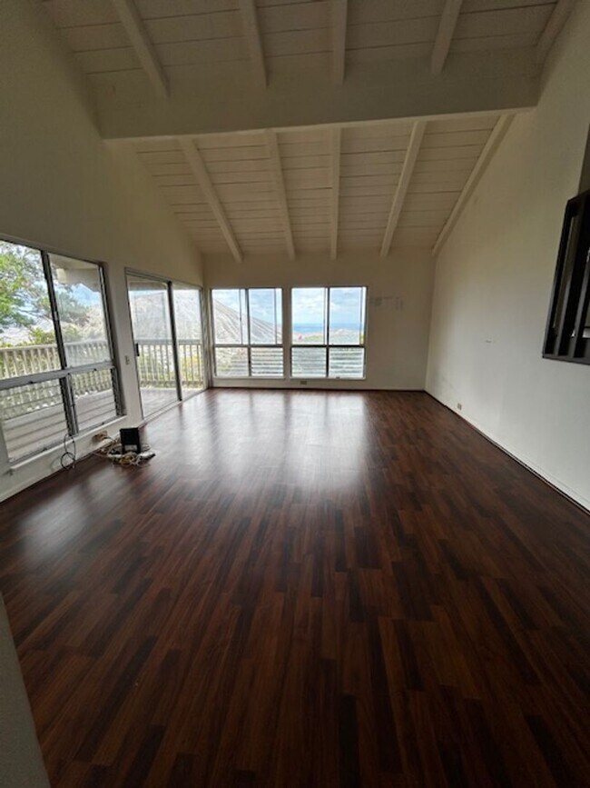 Building Photo - Available now -Mariner's Ridge 4 bedroom /...