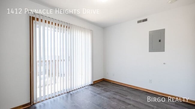 Building Photo - Move in Special! First Month's Rent is Fre...