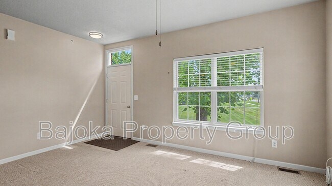 Building Photo - 43018 Burlington Dr