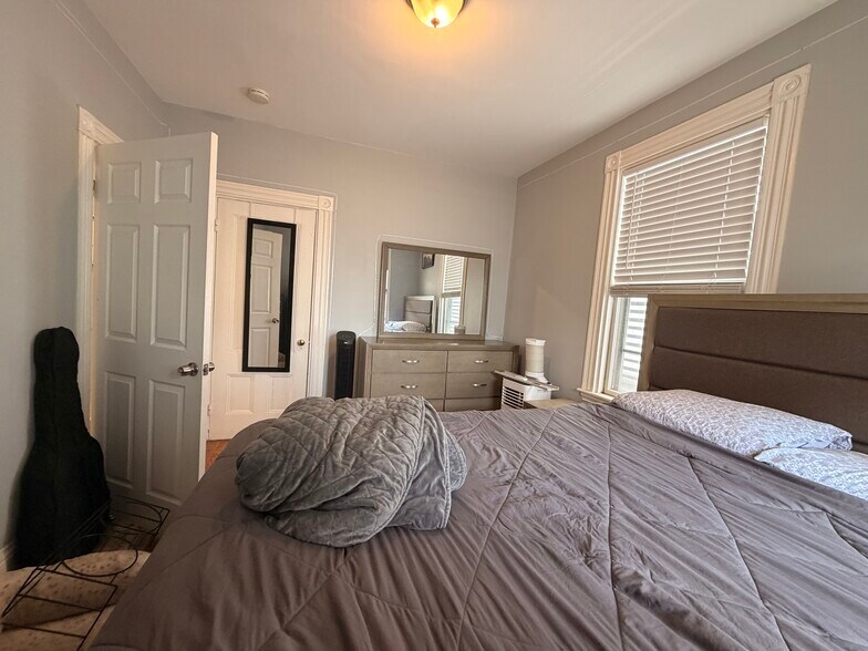 Building Photo - 18 Washburn St