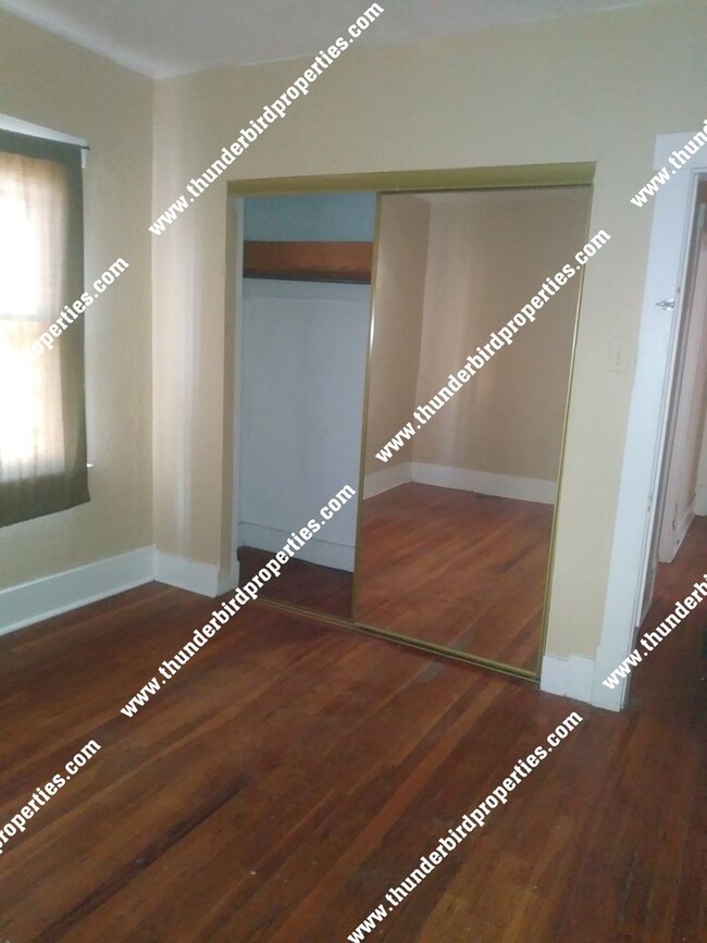 Building Photo - 2 bedroom, 1 bath near CNM and UNM