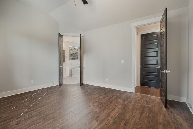 Building Photo - Gated Community - Villages of Stoneybrook