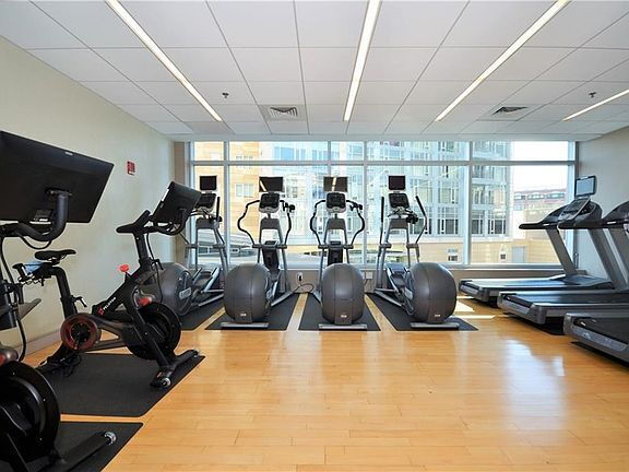 Building Photo - "Chic 1-Bedroom Urban Retreat with Granite...