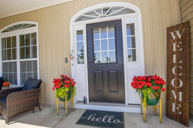 Building Photo - "Beautifully Designed, spacious 2400 Sq. F...
