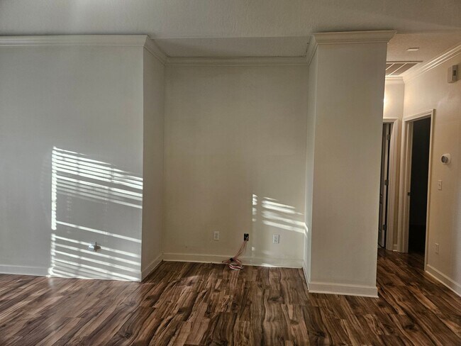 Building Photo - Stunning Executive Custom Built Home with Elite Appliances