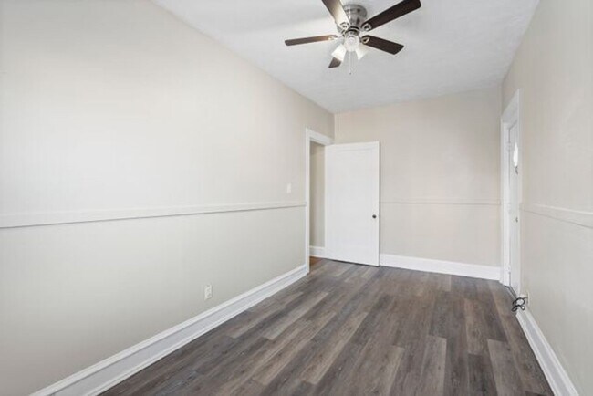 Building Photo - 2773 Hampshire-Unit 8