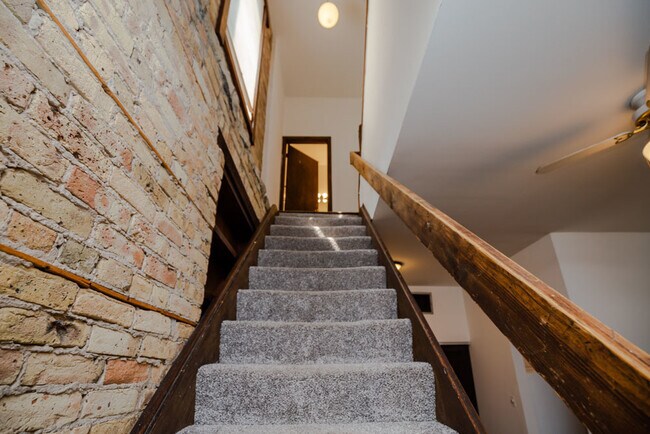 Building Photo - 1257 W Belden Ave