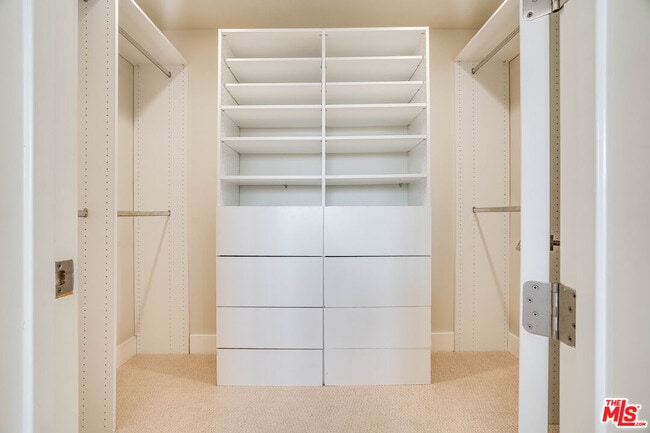 Building Photo - 1517 S Bentley Ave