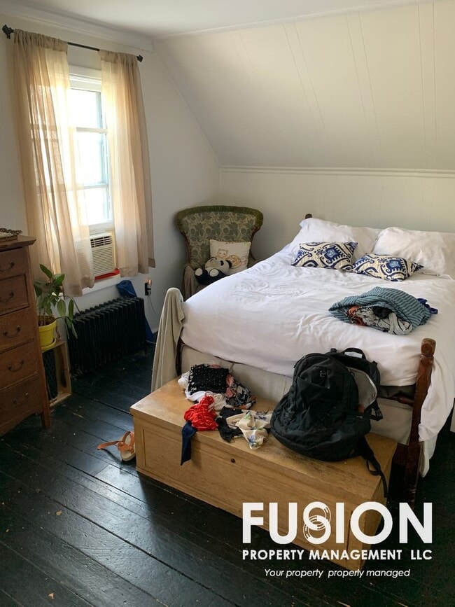 Building Photo - Adorable 2 bedroom home in Winooski with large backyard!