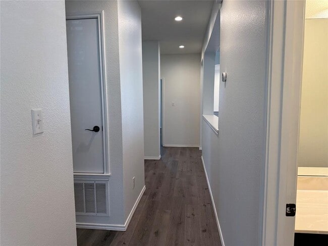 Building Photo - 812 Watson Way