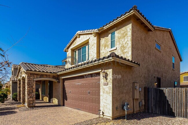 Building Photo - 2464 E Hazeltine Way