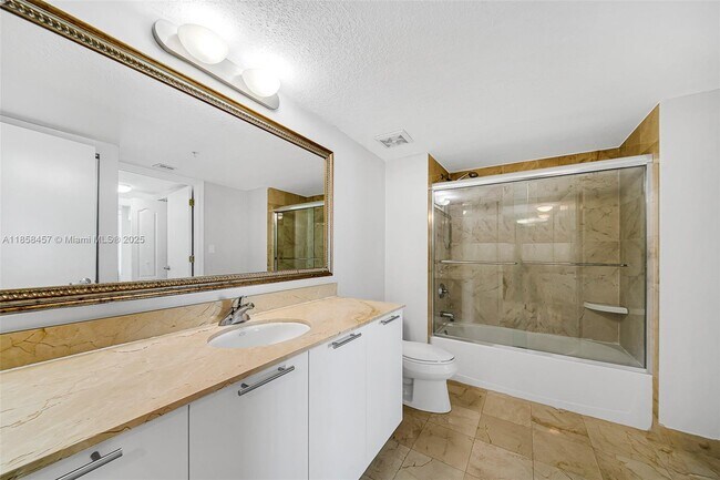 Building Photo - 1800 N Bayshore Dr