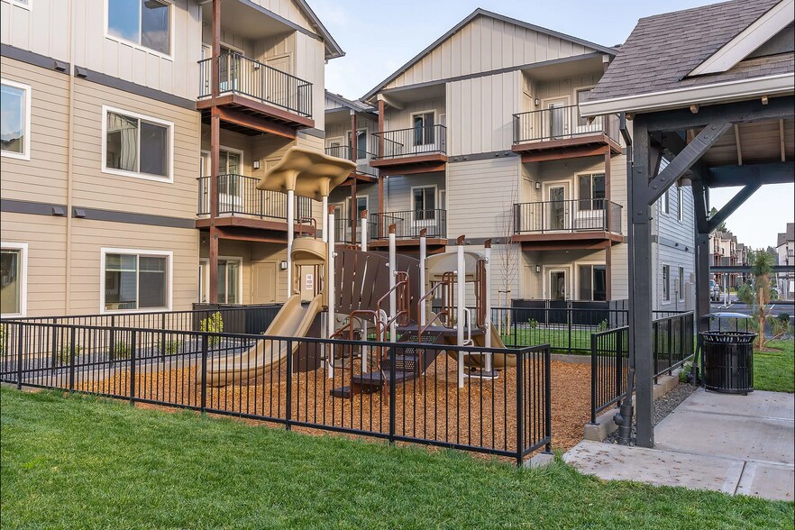 Building Photo - 2145 Molalla Rd