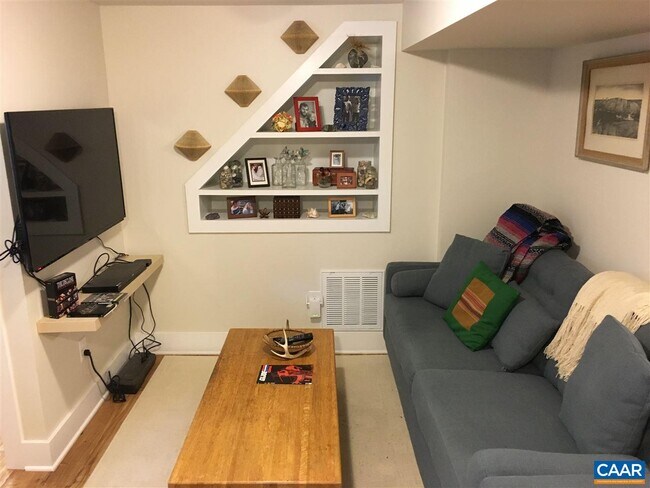 Building Photo - 718 McIntire Rd