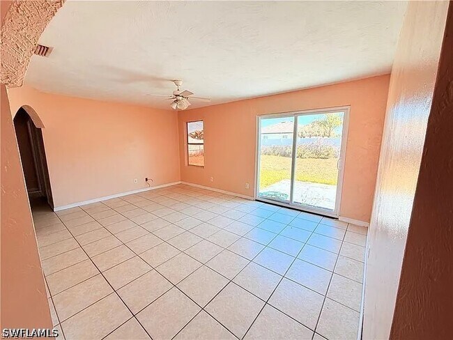 Building Photo - 419 NE 16th Pl