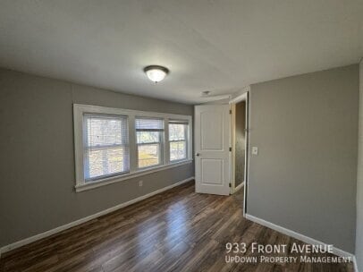 Building Photo - 933 Front Ave