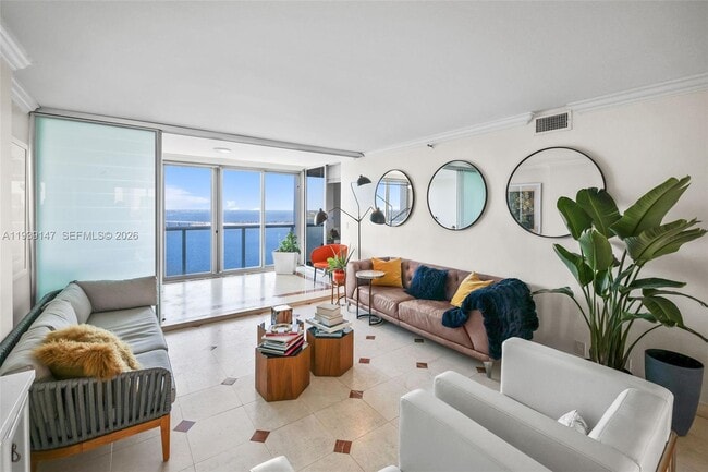 Building Photo - 1541 Brickell Ave