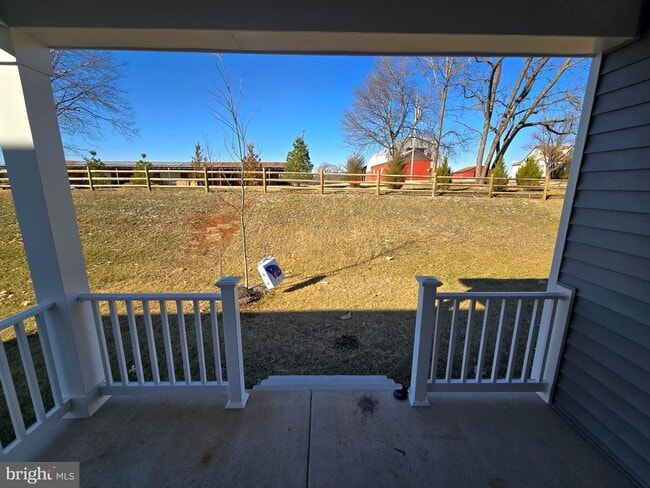 Building Photo - 609 Clover Ln