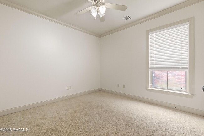 Building Photo - 126 Onyx St