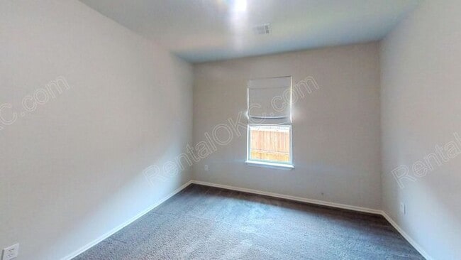 Building Photo - 4 Bed 2 Bath near Buck Thomas Park.