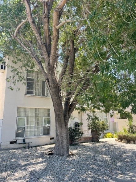 Primary Photo - 1122 S Clark Dr