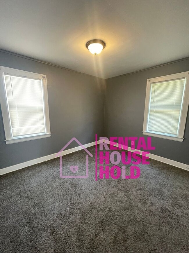 Building Photo - 3 Bedroom 1 Bath Single Family Home Locate...
