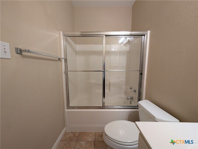 Building Photo - 947 River Rock
