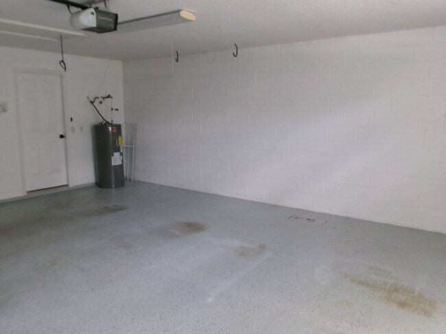 Building Photo - 12415 Lake Valley Dr