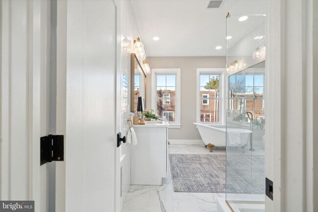 Building Photo - 347 E Gorgas Ln