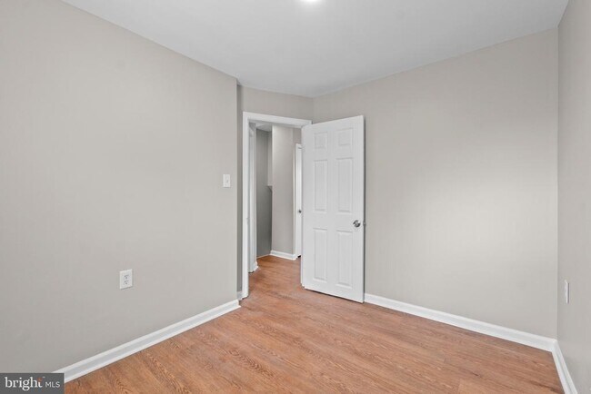 Building Photo - 3427 Ravenwood Ave