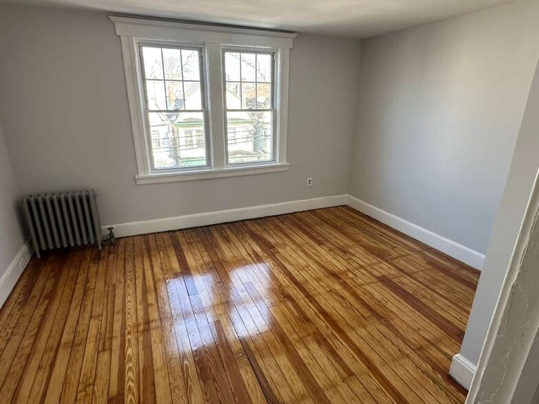 Building Photo - 55 James St