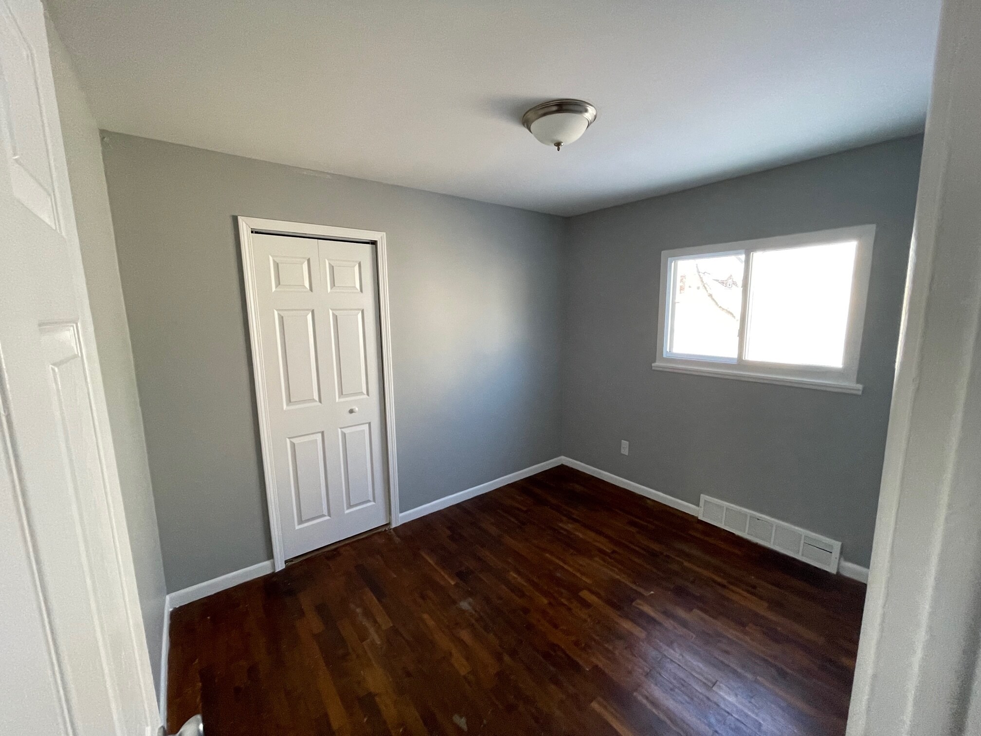 Building Photo - 1325 Waldman Ave