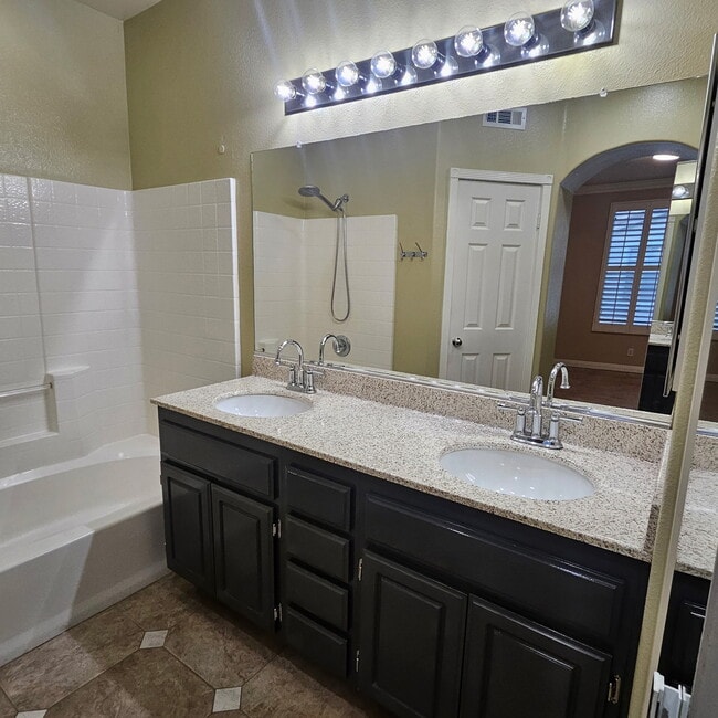 Building Photo - 2806 Cherrywood
