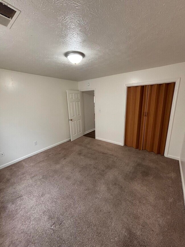 Building Photo - 441 Lenney Dr
