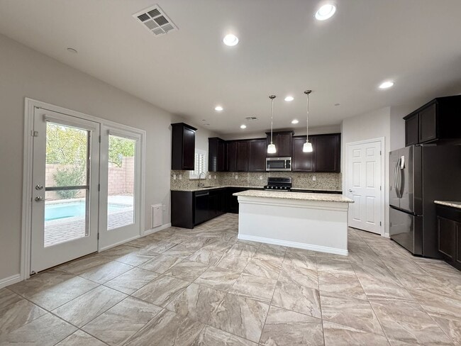 Building Photo - 132 Dunblane St