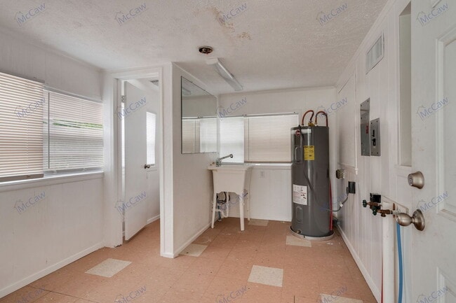 Building Photo - 2938 Hunter St