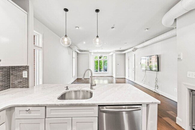 Building Photo - Modern U Street Condo | 2 Bed | 2 Bath | 1000 Sf | Large Balcony | 1 Parking Space