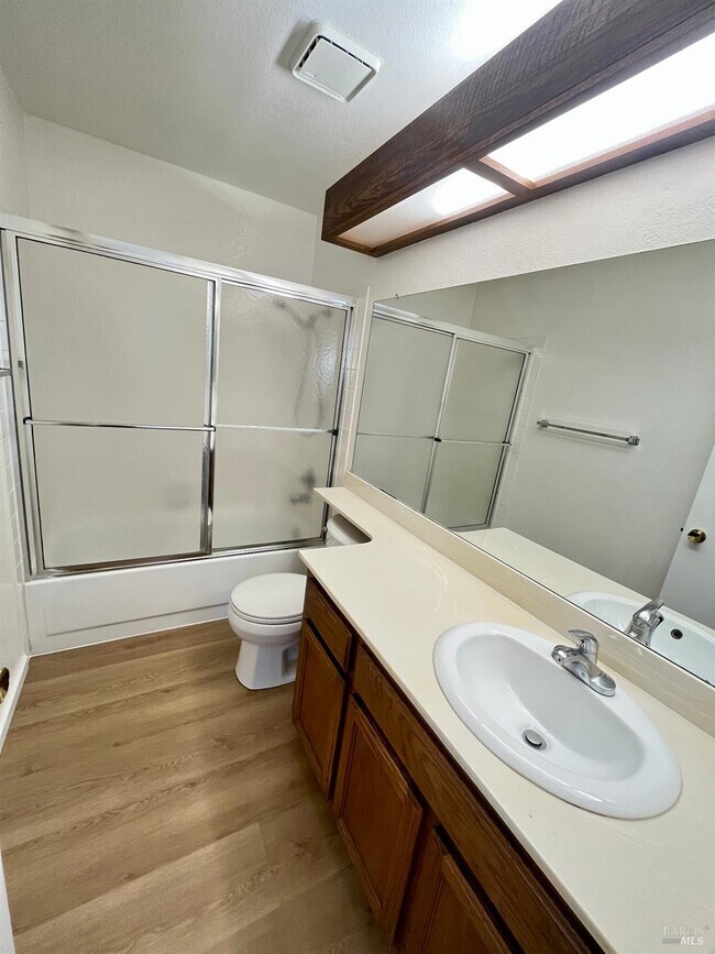 Building Photo - 111 Thresher Dr