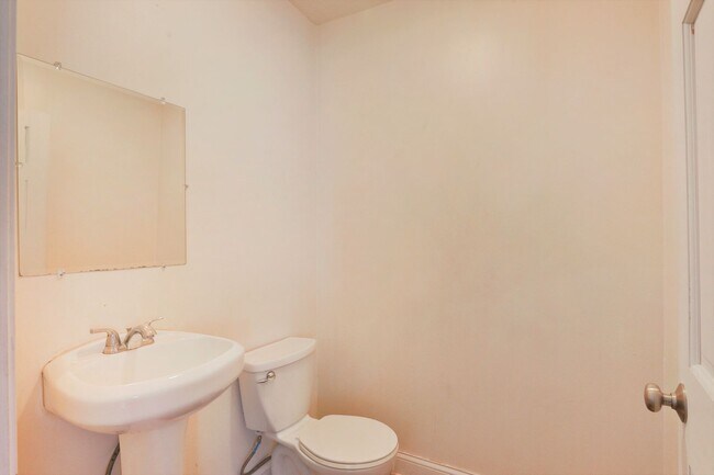 Building Photo - 5 Bedroom Right off of High St - OSU Campus