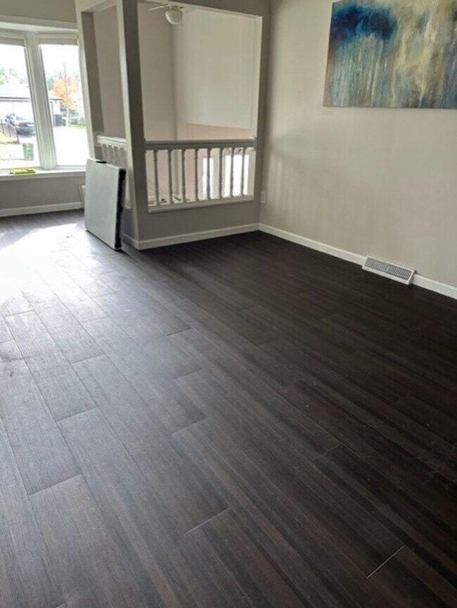 Building Photo - Updated 4 Bedroom Split-Level Home – Available June 1