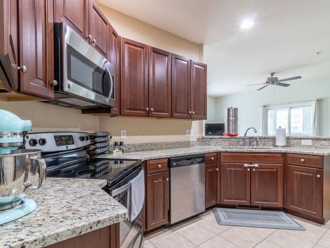 Building Photo - YEAR-ROUND - UNFURNISHED - CONDO  - WOODS ...
