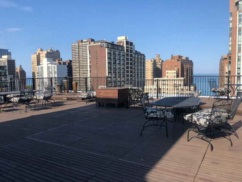 Building Photo - 1339 N Dearborn St