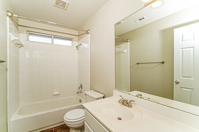 Building Photo - 552 Foxford Run Dr