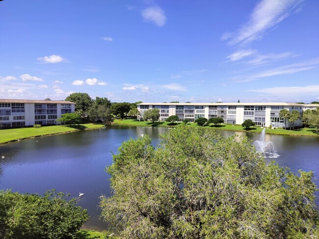 Building Photo - 1904 Bermuda Cir