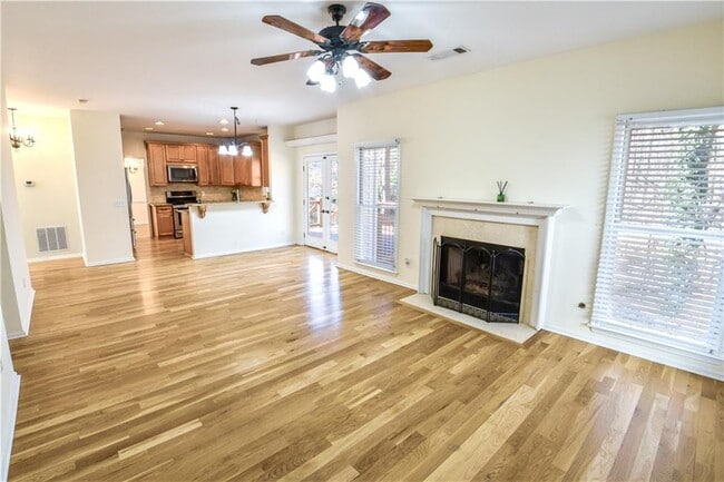 Building Photo - 1865 Oak Tree Hollow